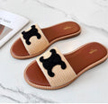 Chinelo Celine in Triomphe