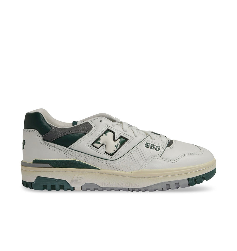 Tênis New Balance 550 com cadarço