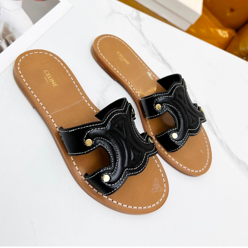 Chinelo Celine in Triomphe