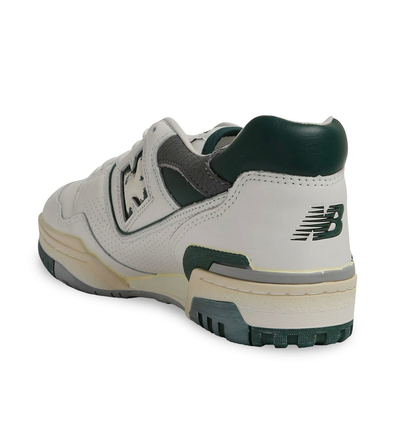 Tênis New Balance 550 com cadarço
