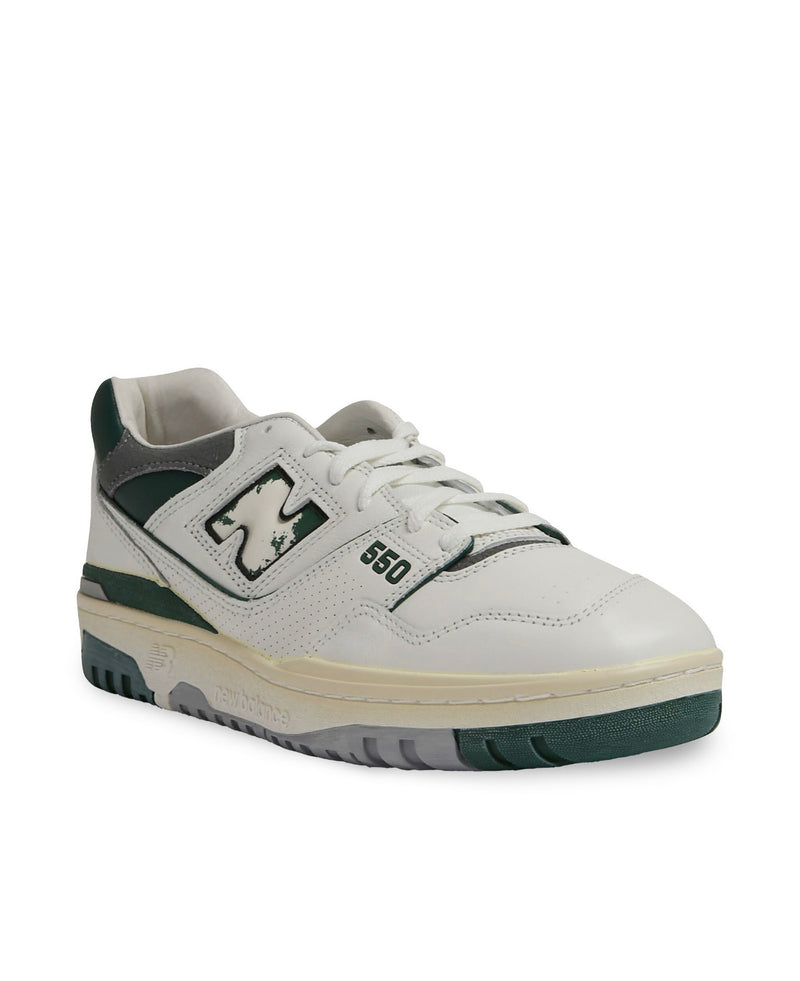 Tênis New Balance 550 com cadarço