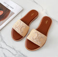 Chinelo Celine in Triomphe