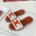Chinelo Celine in Triomphe