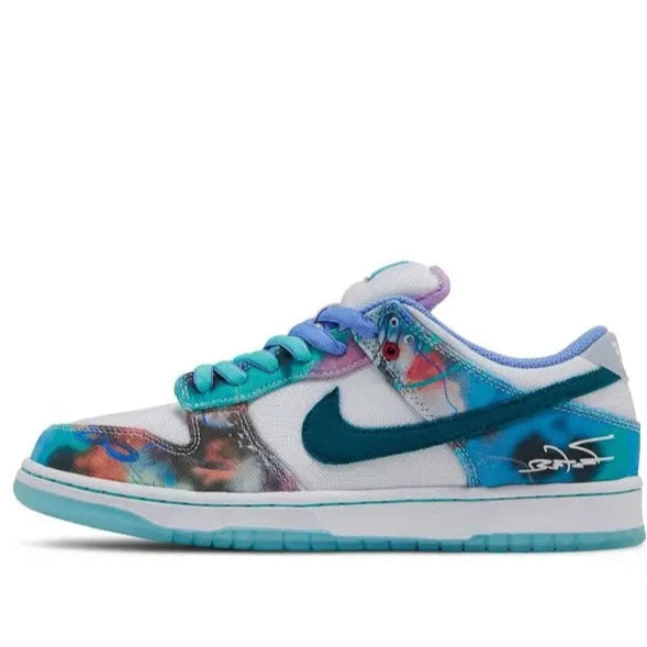 Tênis Futura Laboratories x Nike SB Dunk Low White and Geode Teal