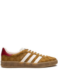 Tênis cano baixo x Gucci Gazelle