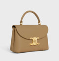 Bolsa Celine Triomphe Teen em Couro de Bezerro Brilhante