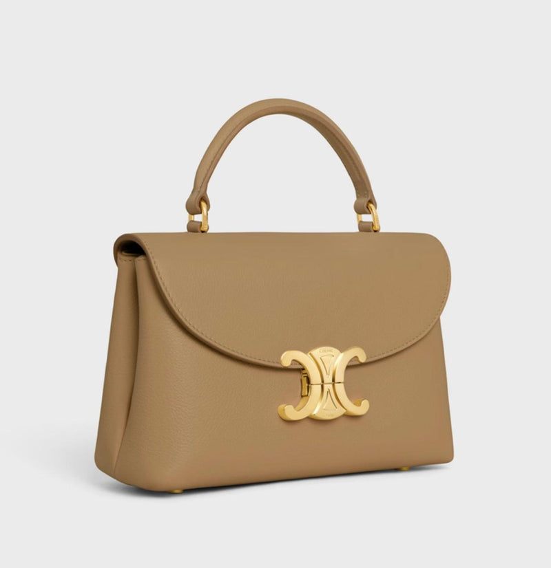 Bolsa Celine Triomphe Teen em Couro de Bezerro Brilhante
