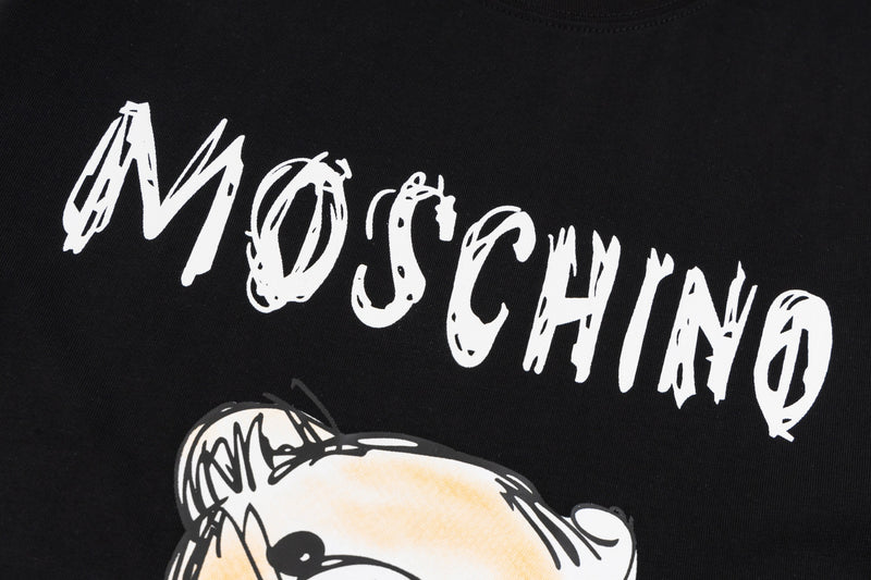 Camiseta T-Shirt Moschino Preta e branca