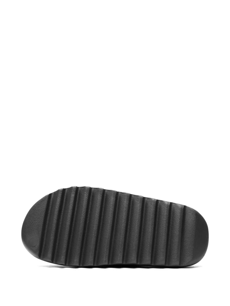 Chinelo Adidas Yeezy Slide "Dark Onyx"